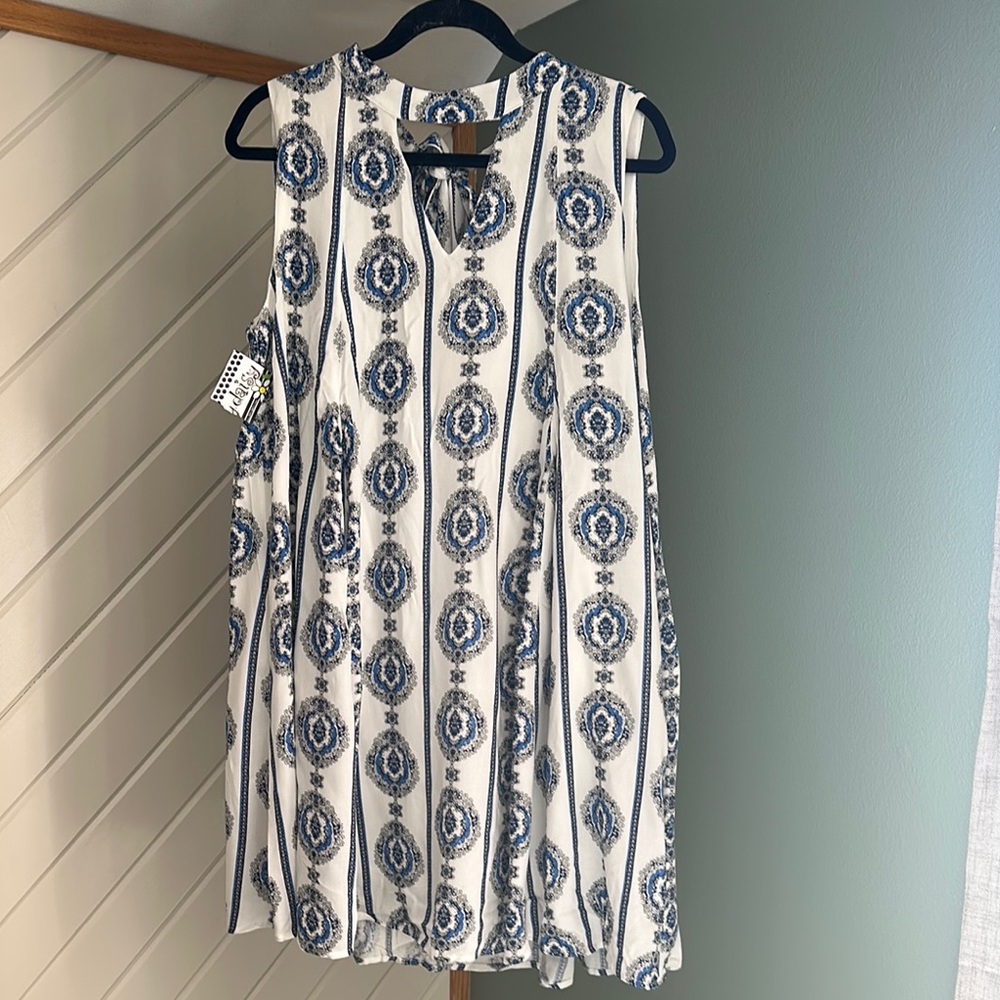 Blue and White Sleeveless swing dress with key hole front. Size large